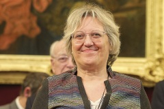 Dña. Cristina Avendaño Solá