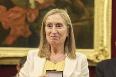 Dña. Ana Pastor Julian