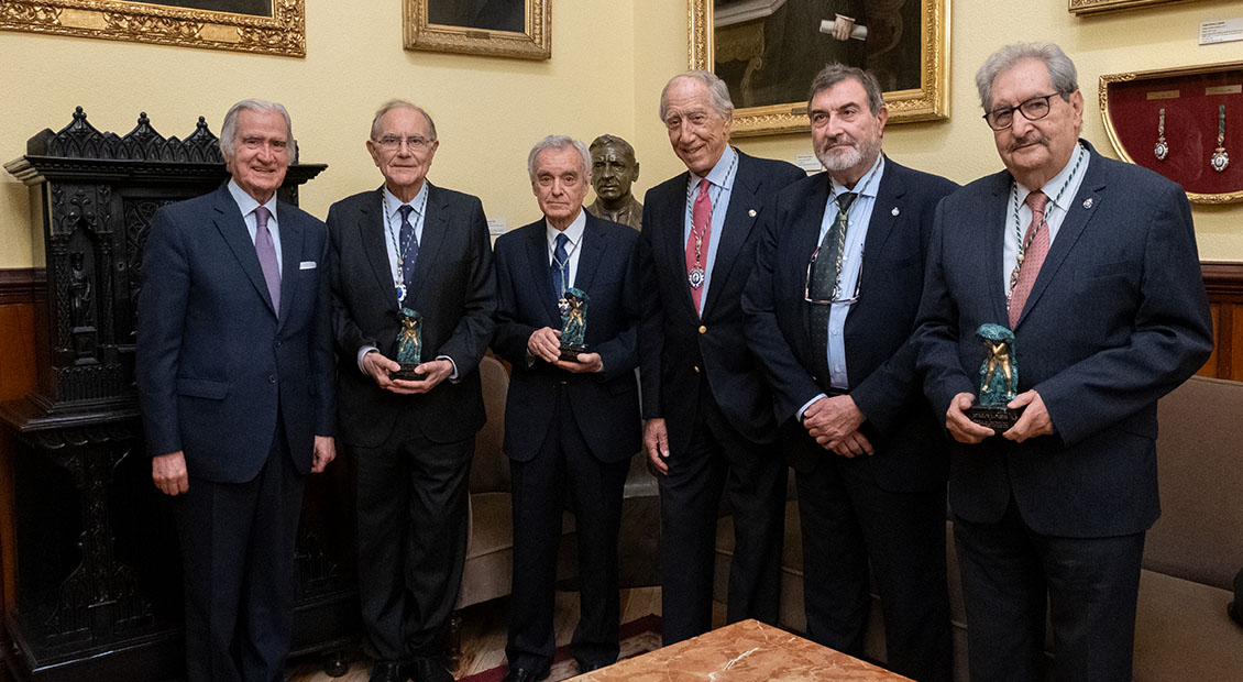 Los profesores y académicos de número Antonio Campos, José Miguel García Sagredo, José Luis Carreras y Manuel Díaz-Rubio, premiados por el Real Fórum de Alta Dirección