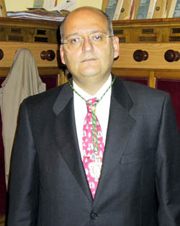 Pablo E. Gil Loyzaga